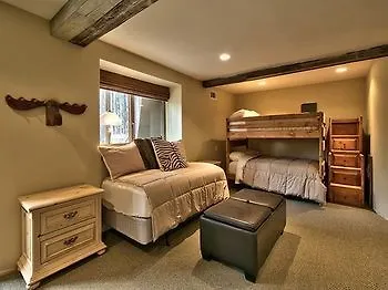 3877 Crest Drive Hotel Stateline