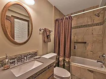 3877 Crest Drive location